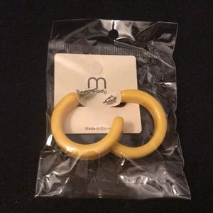 Chunky yellow hoops